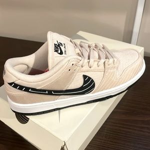 NWT BRAND NEW Nike Dunks Low Pro QS